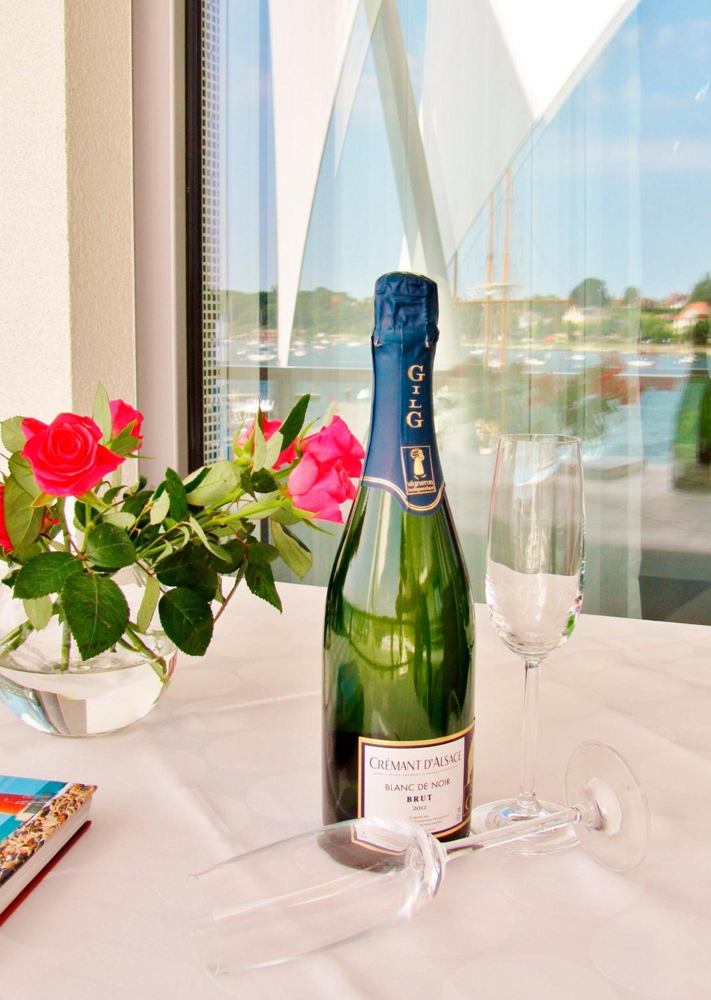 Apartment 12 - "Silbermoewe I" - Blickrichtung Yacht- Und Binnenhafenoffenes Meer Eckernförde Eksteriør bilde